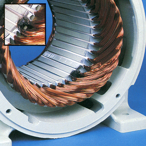 Winding grounded at edge of slot